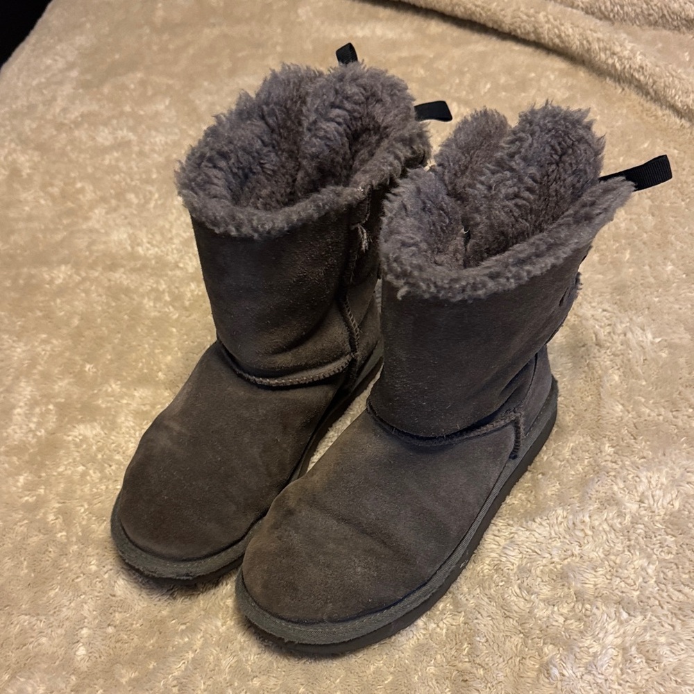 Women’s size 5 grey ugg boots